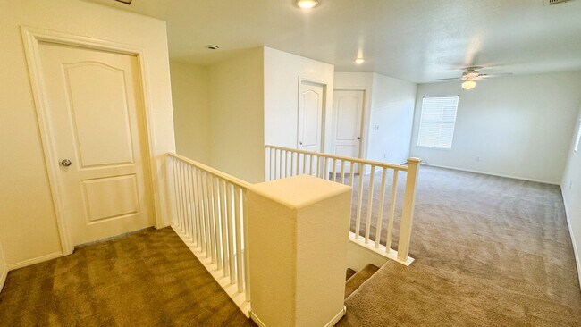 Building Photo - Spacious 3-Bed + Loft & Den | Granite Coun...