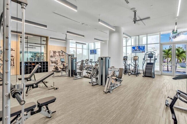 Building Photo - 301 Quay Commons Dr