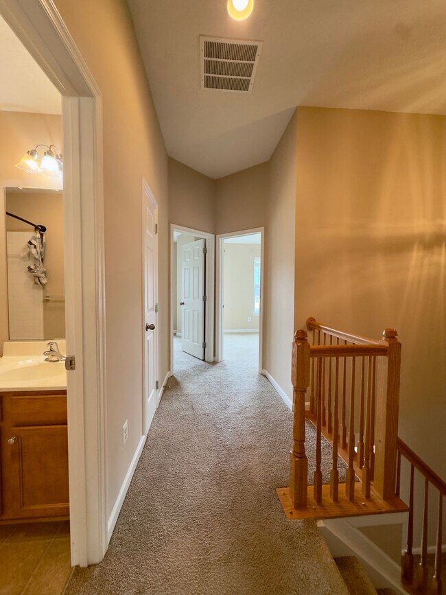 Building Photo - Charming 3BD/2BA/2 Half Bath Townhome with Garage in Aberdeen, MD!
