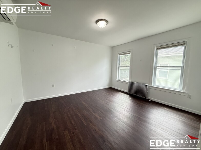Building Photo - 81 Alder St