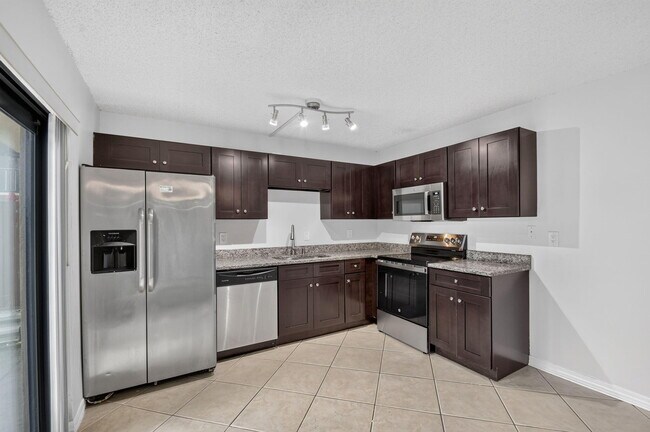 Building Photo - 744 Springdale Cir
