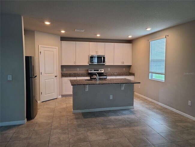 Building Photo - 10217 Daybreak Glen