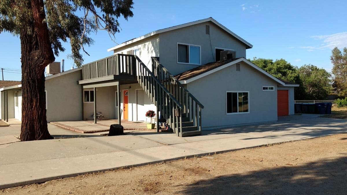 upstairs Studio - 38540 26th St E