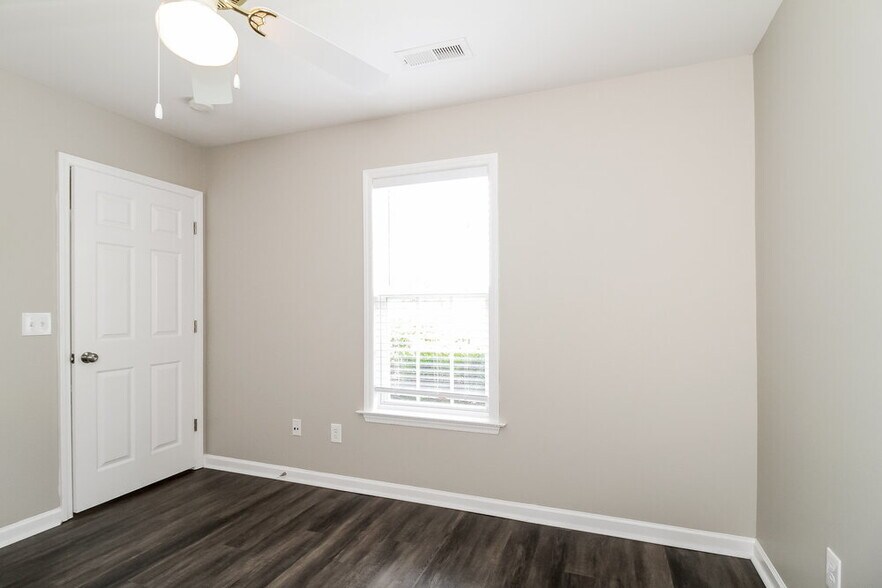 Building Photo - 3300 Trenchard Ln