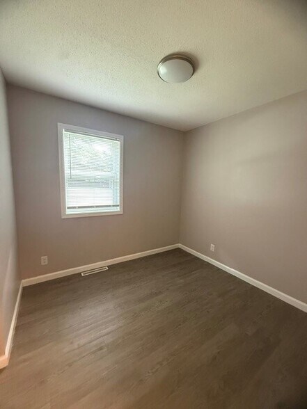 Building Photo - 1602 Kings Way