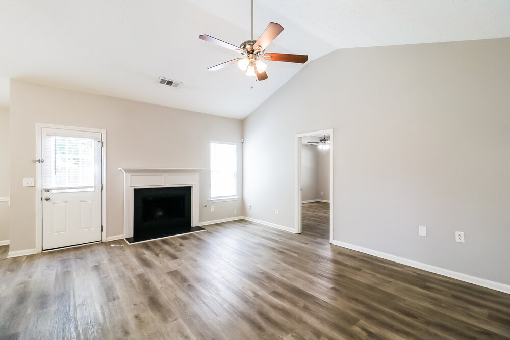 Building Photo - 1500 Logan Ln