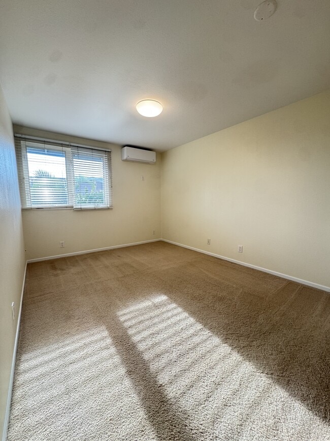 Building Photo - 1021 Koko Head Ave