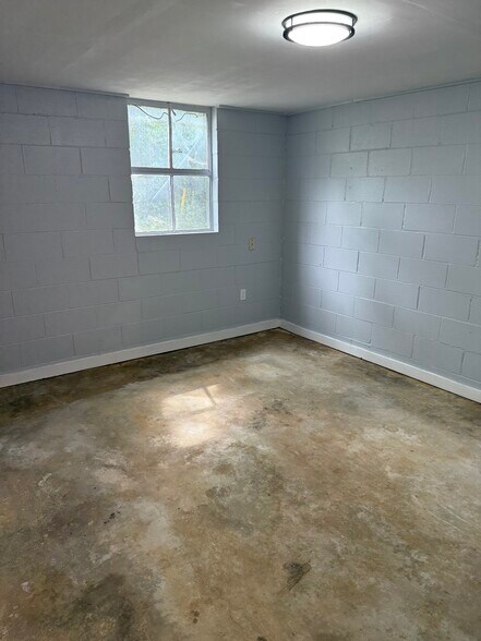 Building Photo - 509 Weakley Ave