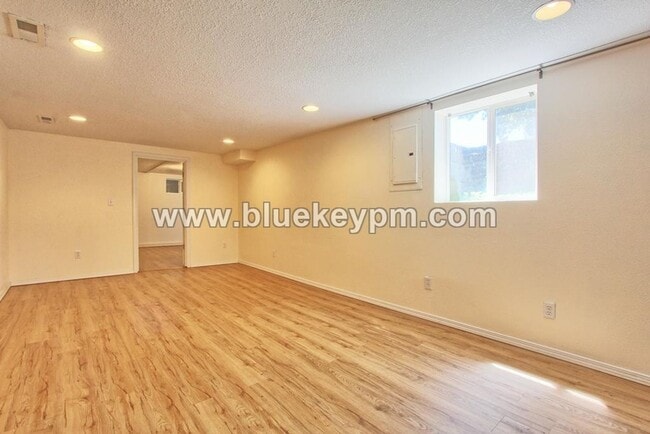 Building Photo - 1102 NW 41st St