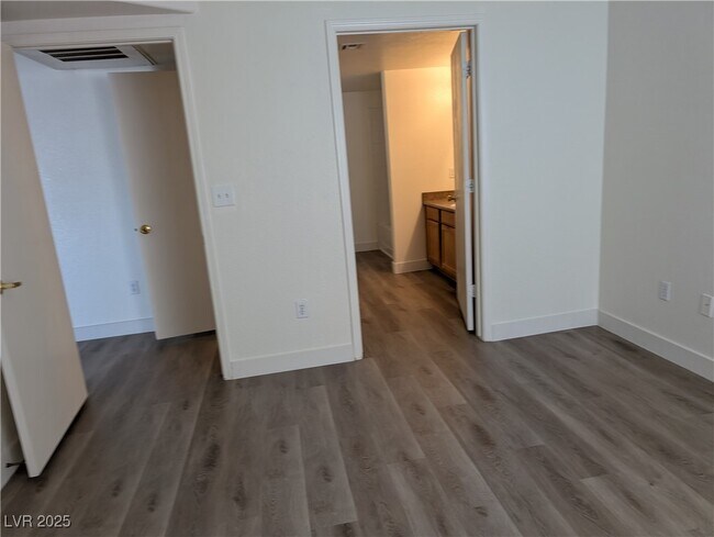 Building Photo - 7255 W Sunset Rd