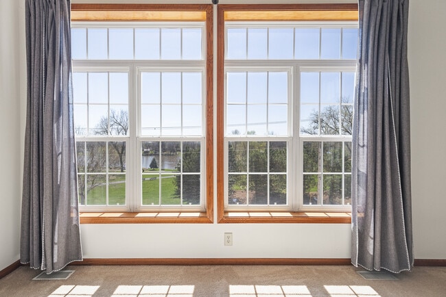 Building Photo - 161 Hawick St