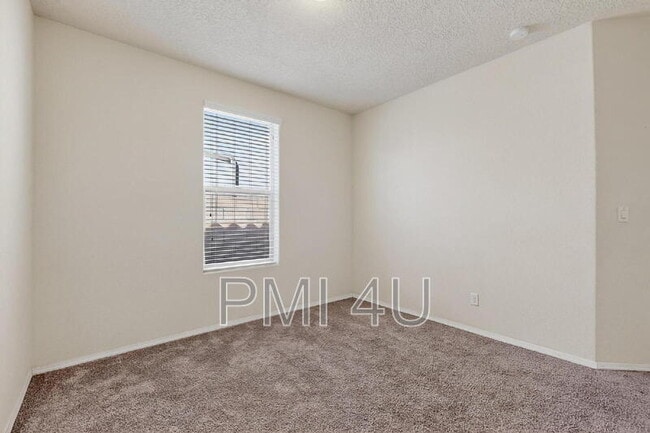 Building Photo - 7110 Overview Rd NE