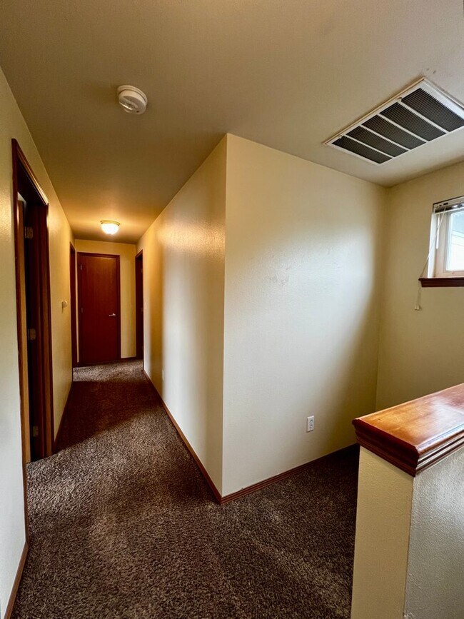 Building Photo - pl102