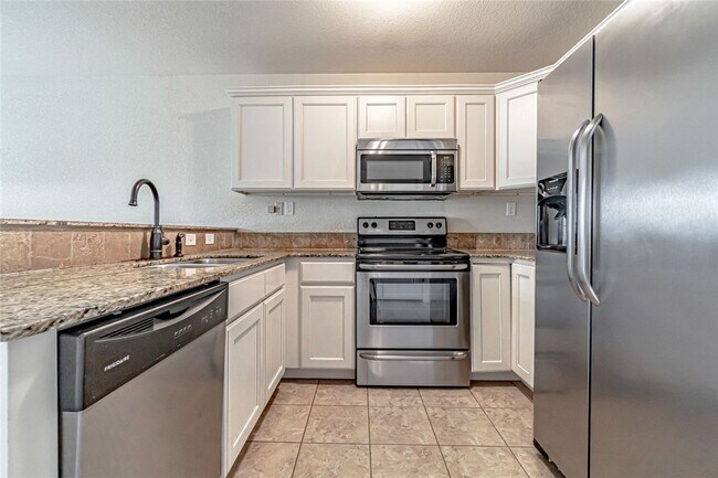 Building Photo - 926 Kensington Dr