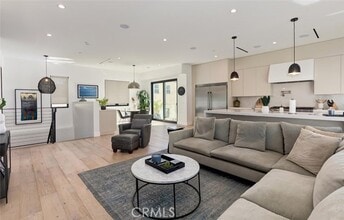 Building Photo - 622 1st Pl