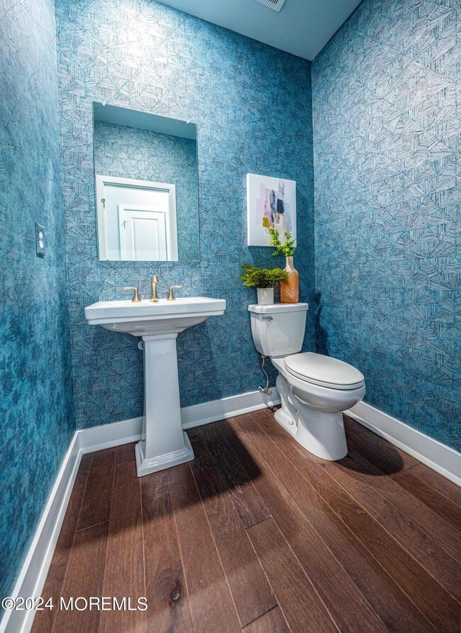 Building Photo - 4 Midway Rd S