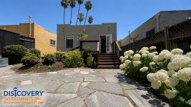 Building Photo - Stylish and Sophisticated Bungalow off Piedmont Avenue