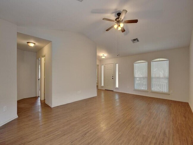 Building Photo - 136 Strawn