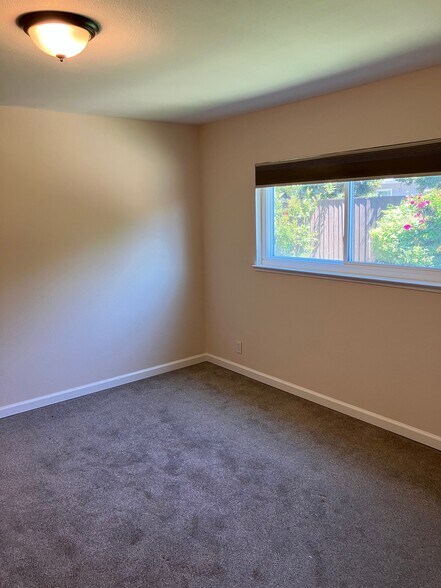Building Photo - 5830 Cohasset Way