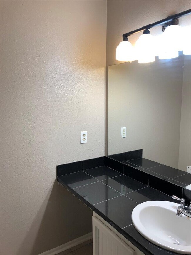 Building Photo - 1624 Aquarena Springs Dr