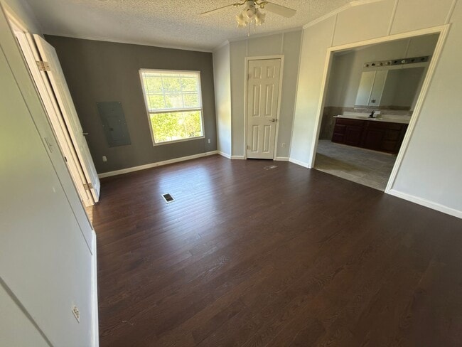 Building Photo - Christiansburg, 3 BR / 2 BA Available