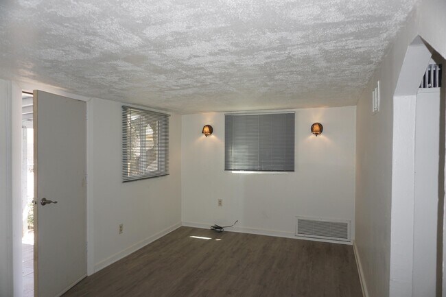 Building Photo - 4516 E Lester St