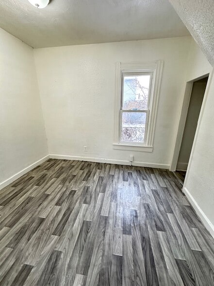 Building Photo - 703 W 18th St