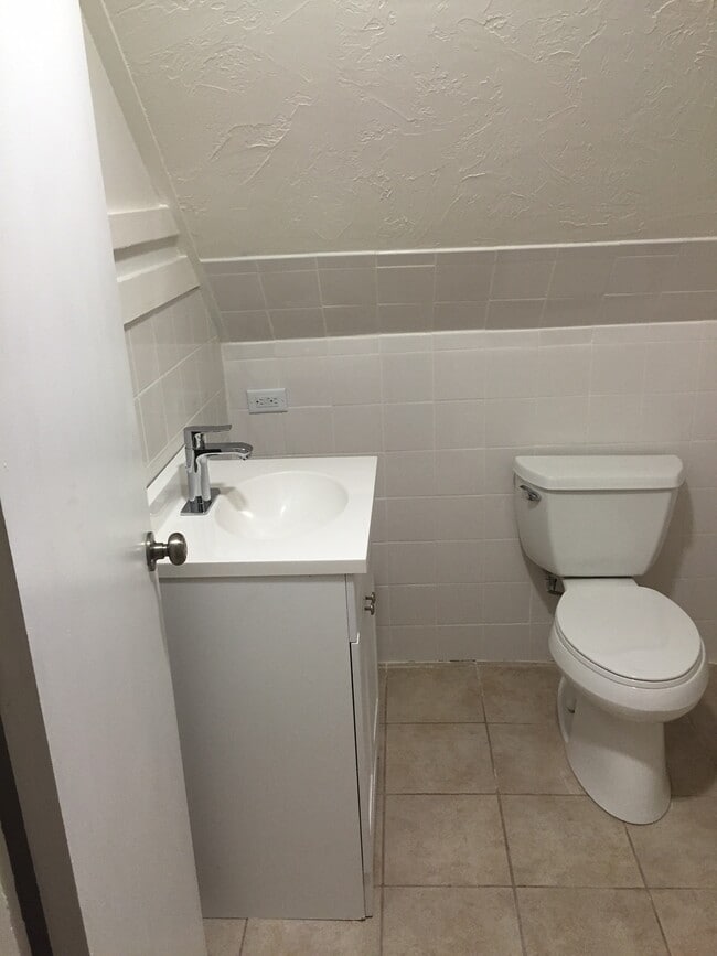 Building Photo - 17 Stratton Ter