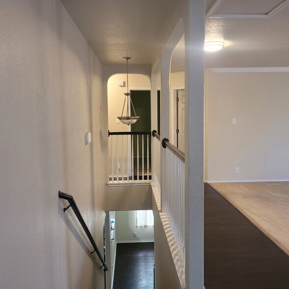 Building Photo - 519 Erica