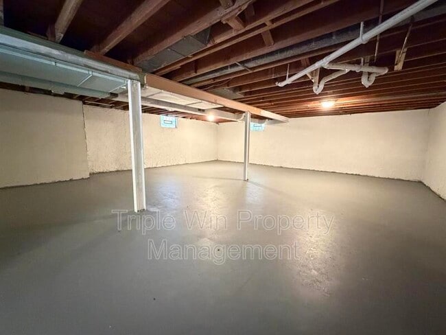 Building Photo - 1045 N Florissant Rd