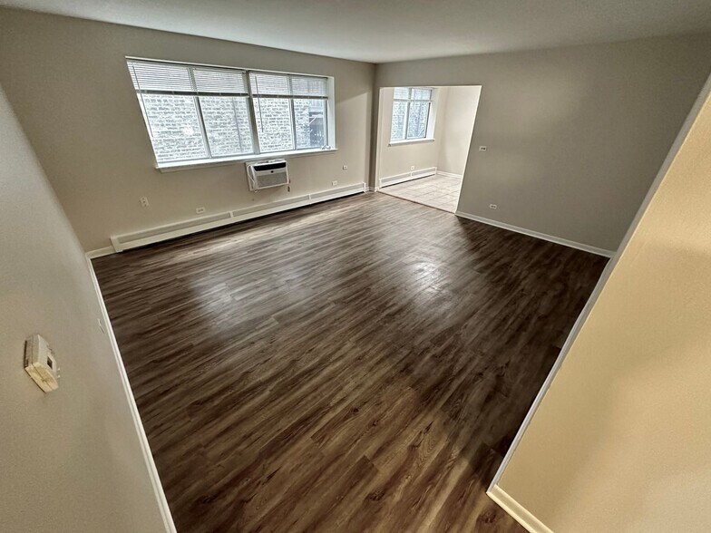 Building Photo - 7300 N Ridge Blvd