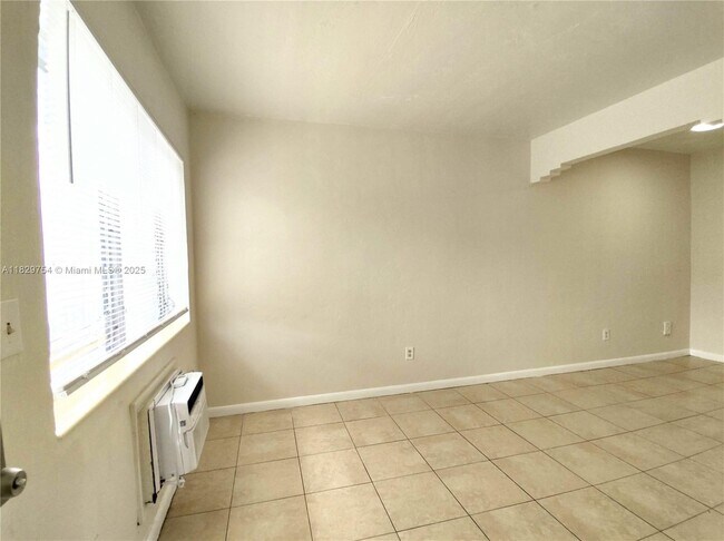 Building Photo - 1565 SW 6th St