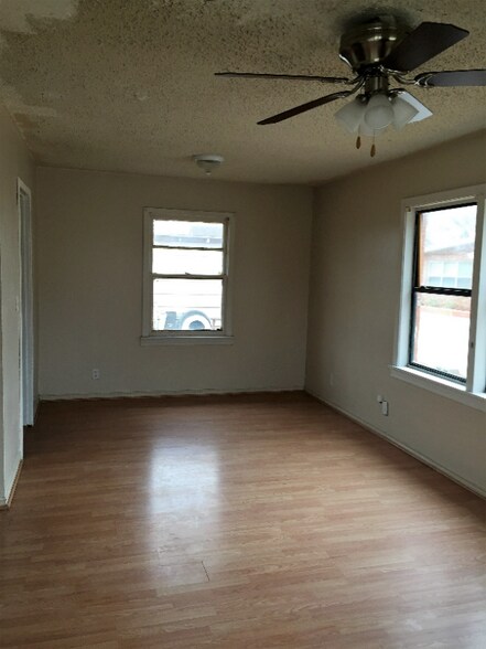 Building Photo - 803 N 11th St