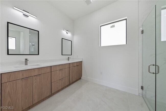 Building Photo - 3005 28th St SW
