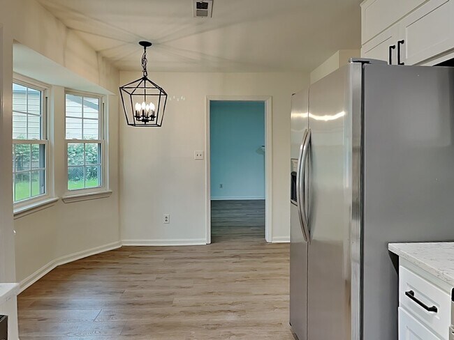 Building Photo - 4418 Englewood Rd