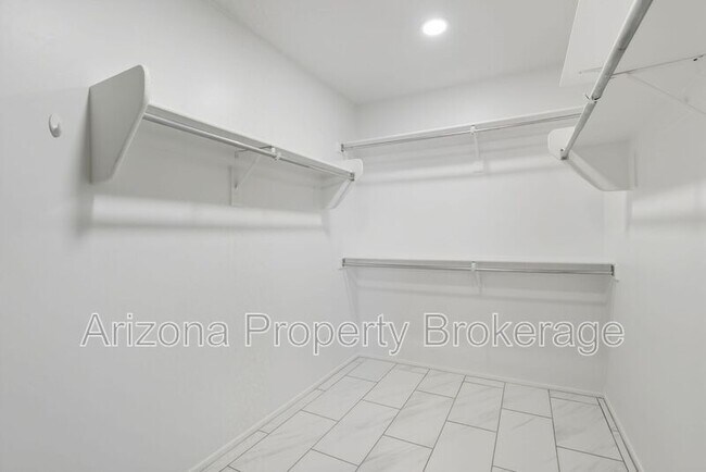 Building Photo - 2258 S Buckaroo Trail