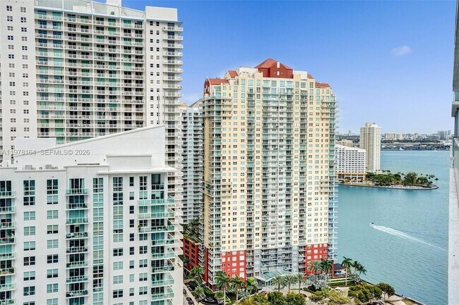Building Photo - 1300 Brickell Bay Dr