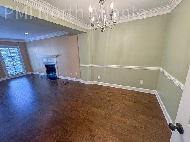 Building Photo - Easy Living in the Heart of Sandy Springs