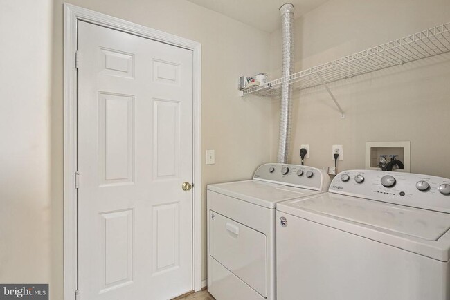 Building Photo - 6294 Wild Swan Way