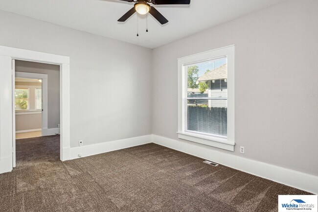 Building Photo - Large Bungalow  in College Hill - **Move in Special - 1/2 off first months rent**