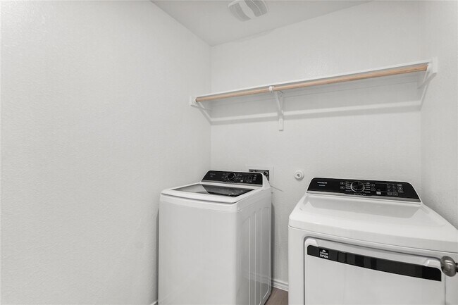 Building Photo - 117 Imola St