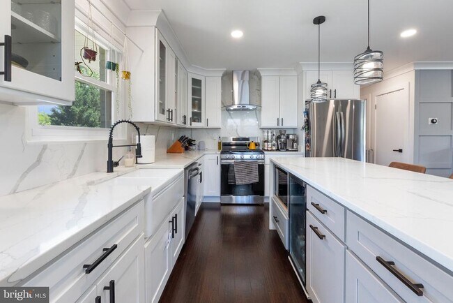 Building Photo - 8114 Drayton Ln