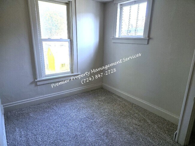 Building Photo - 1315 5th Ave