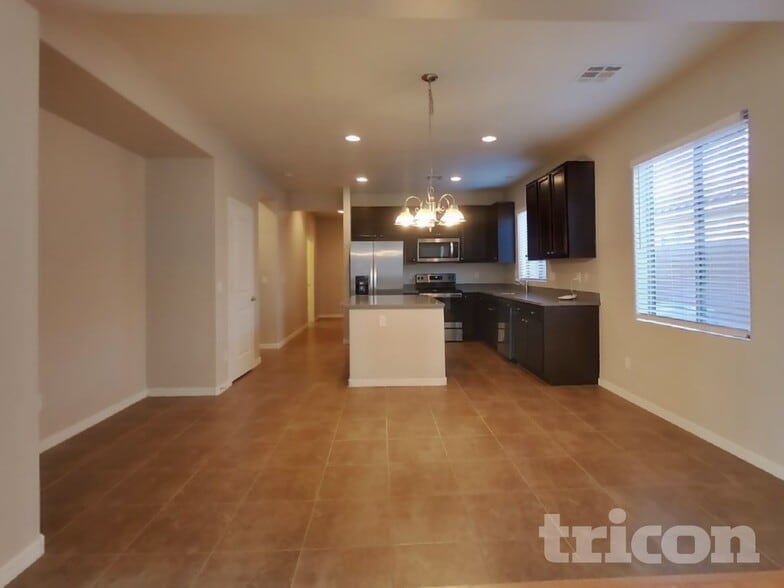 Building Photo - 880 W Busa Dr