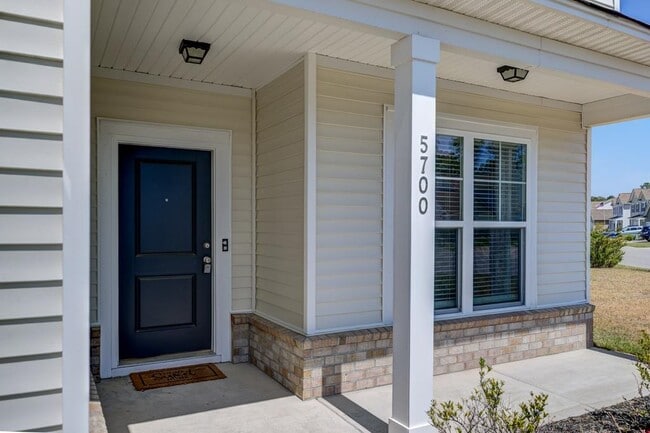 Building Photo - 5700 Redgum Dr