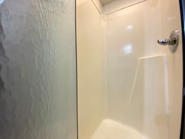 Building Photo - 3 Bedrooms 2 Full Bathrooms Finished Basem...