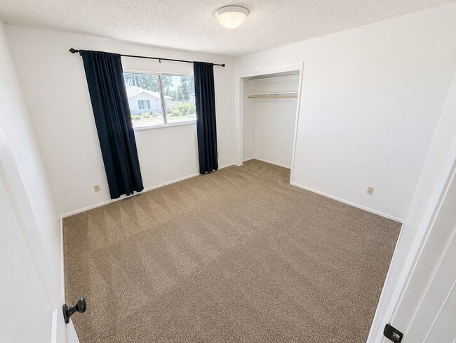 Building Photo - 3BR Cul-de-Sac Home w/ Solar, Water Softener, and Large Yard