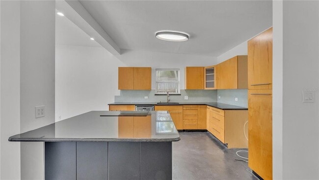 Building Photo - 2128 Sycamore Dr