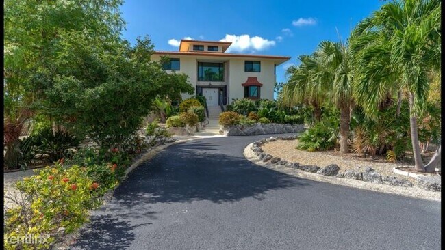 Building Photo - 5 br, 5 bath House - 88 Calle Ensueno