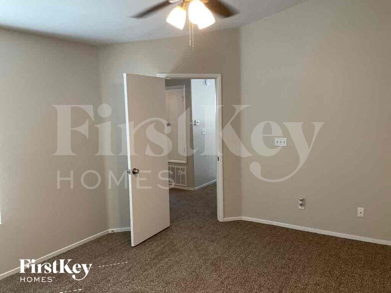 Building Photo - 8008 Revolver Ave